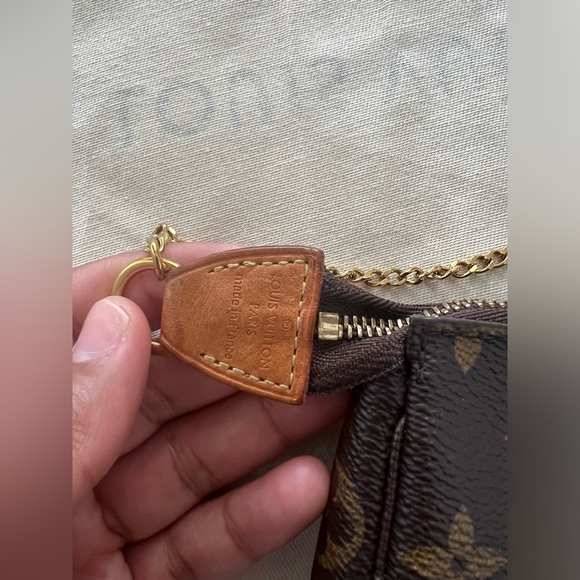 Louis Vuitton Mini Pochette Accessoires in Monogram - Picture 3 of 6